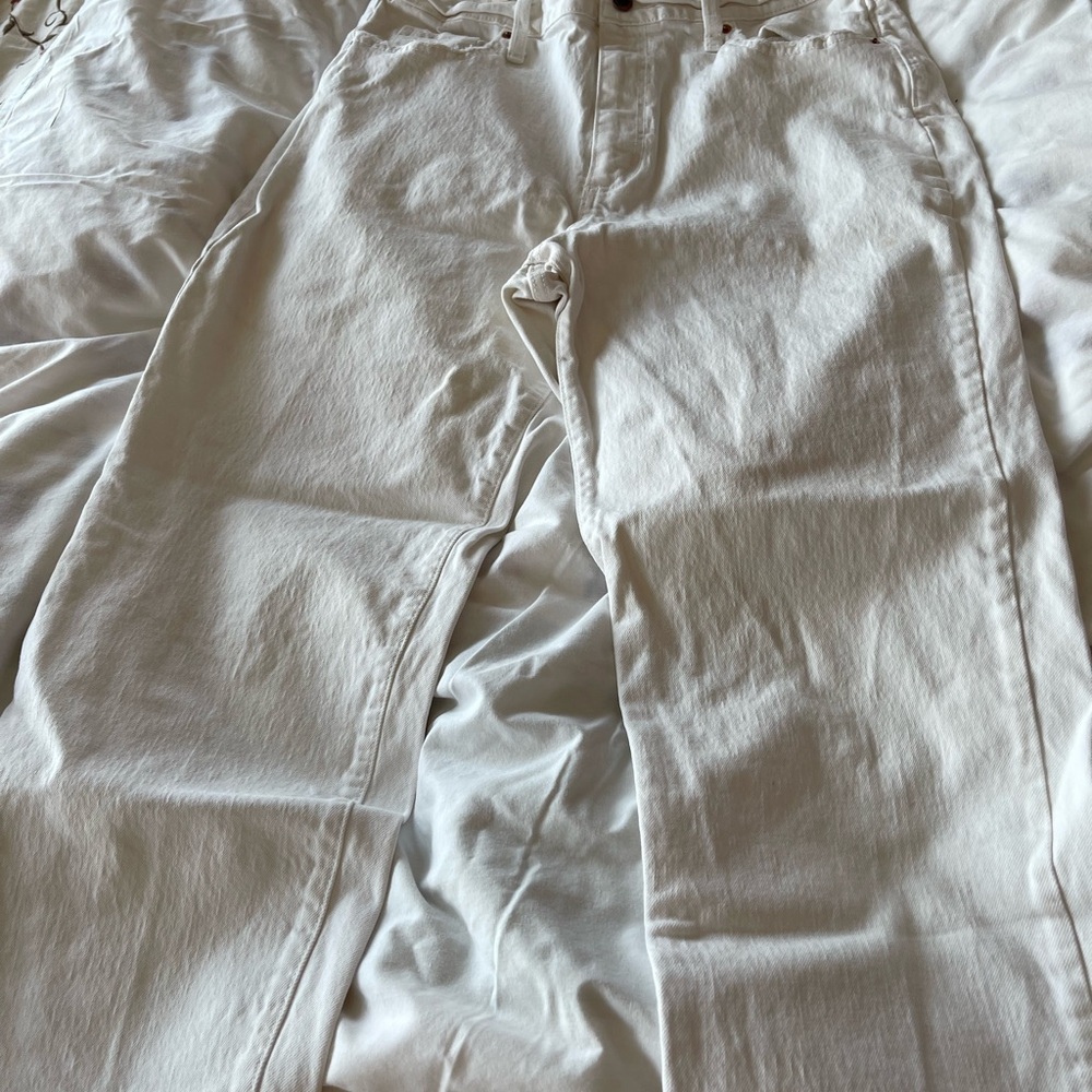 Universal thread 90s vintage straight white jeans.